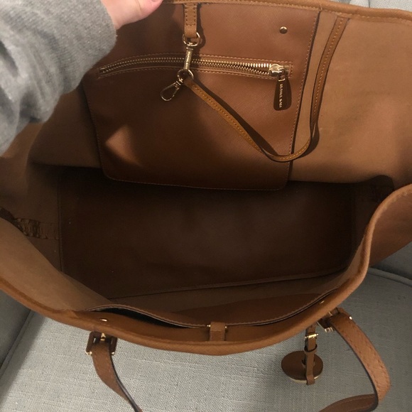 Large Micheal Kors tan coloured tote - Picture 3 of 7